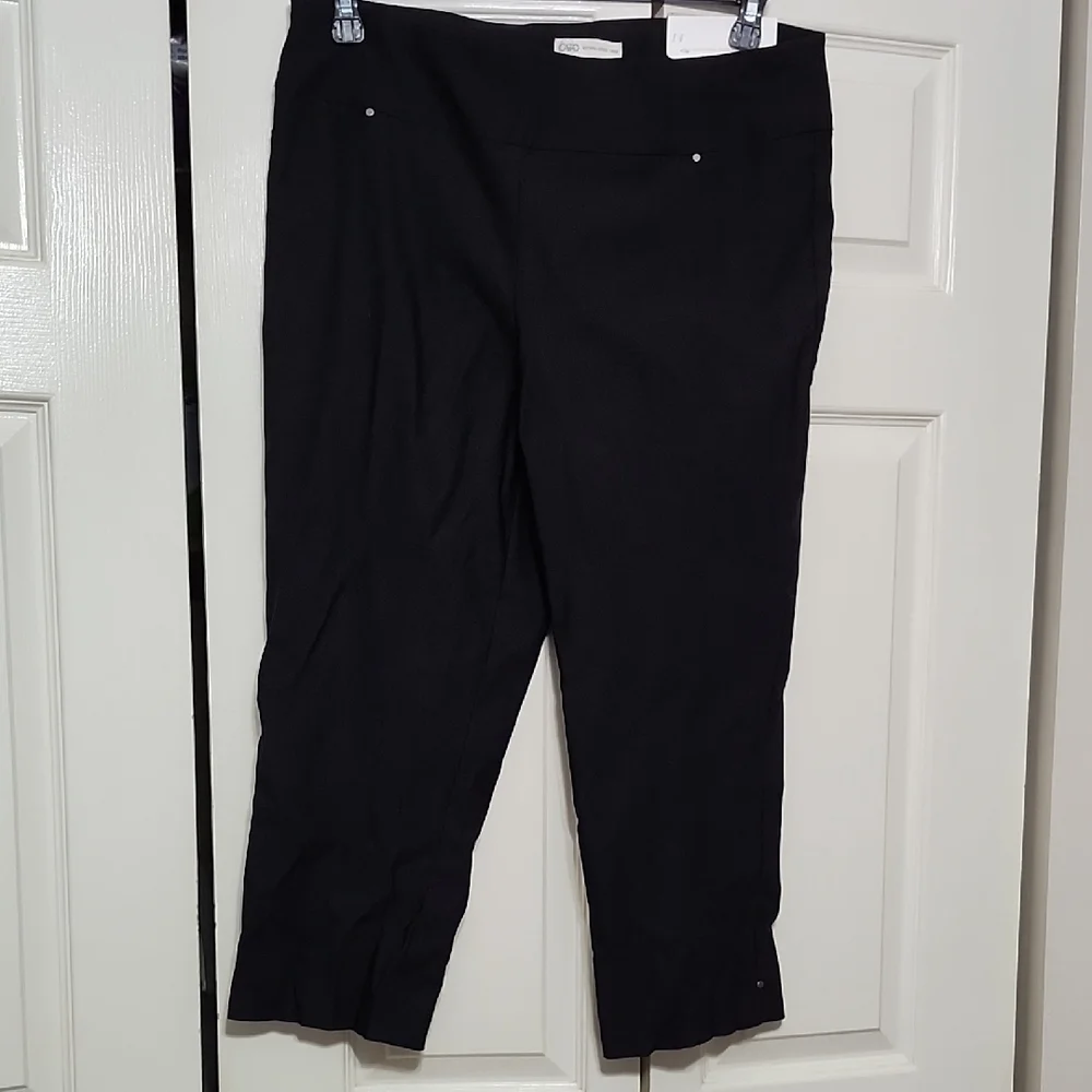 Cato Black Capris - Picture 2 of 8